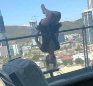 Alexa Terrazas haciendo yoga Alexa Terrazas haciendo yoga
