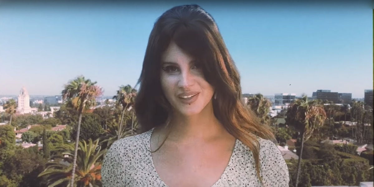 Lana del Rey en el vídeo de 'Doin' Time'