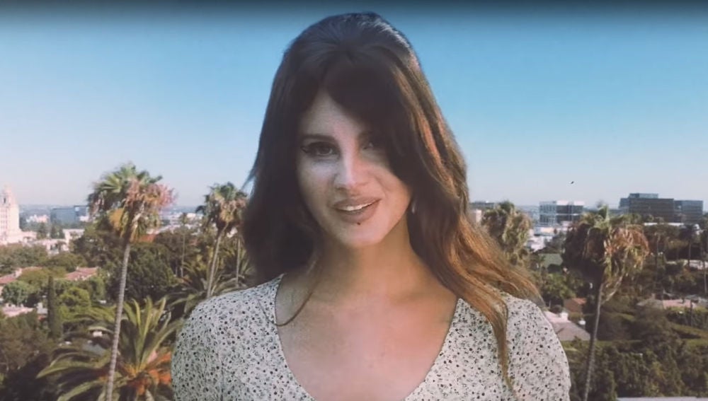 Lana del Rey en el vídeo de 'Doin' Time'