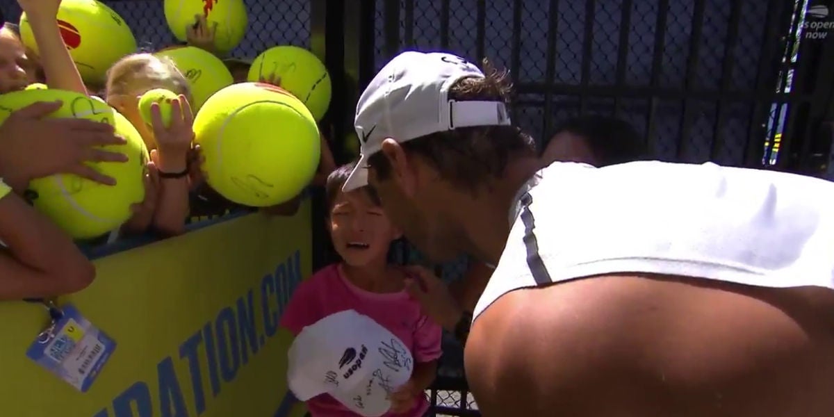 Rafa Nadal, con un niño