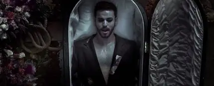 Agoney en el videoclip de 'Black' Agoney en el videoclip de 'Black'