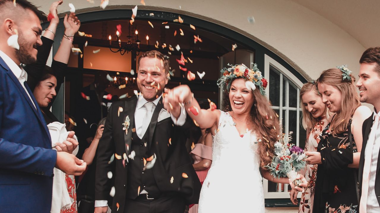 Una pareja recién casada Una pareja recién casada