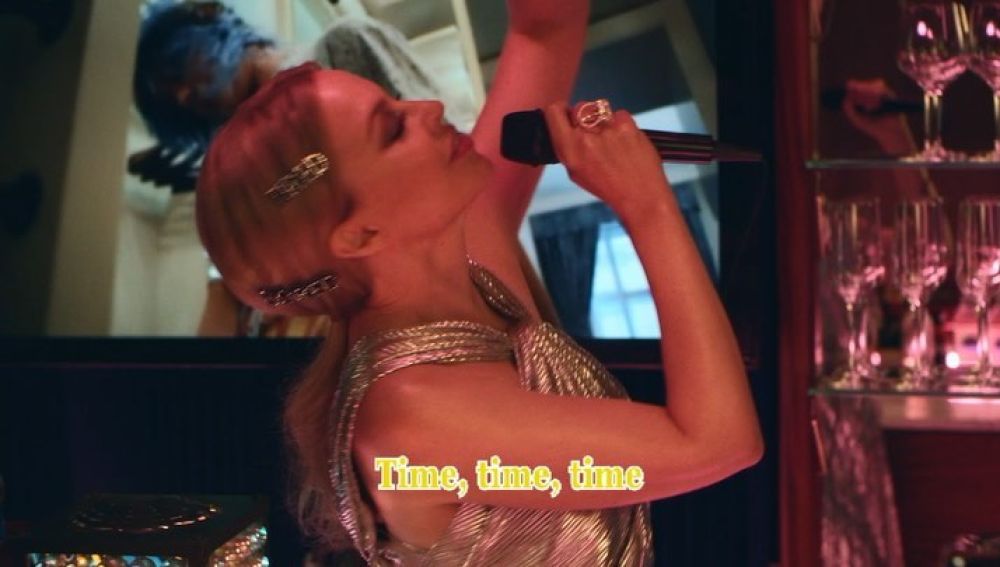 Kylie Minogue en el videoclip de 'Really Don't Like U'