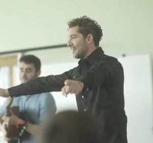 David Bisbal se convierte en profesor de música por un día David Bisbal se convierte en profesor de música por un día