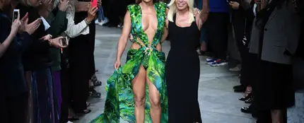 Jennifer López y Donatella Versace en la Semana de la Moda de Milán Jennifer López y Donatella Versace en la Semana de la Moda de Milán