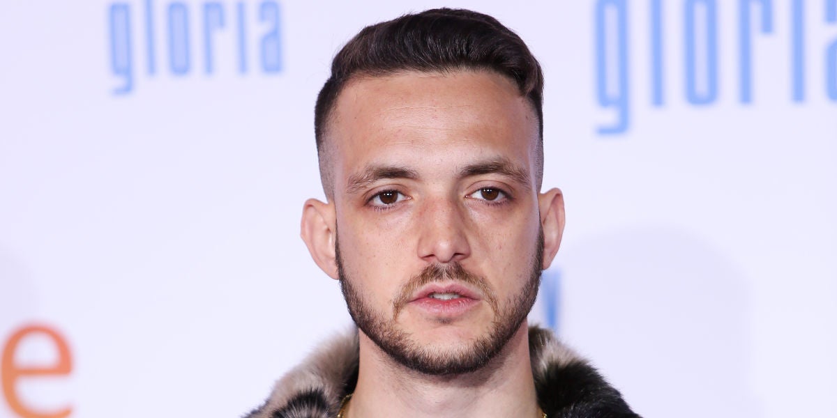 C.Tangana ponsando en photocall