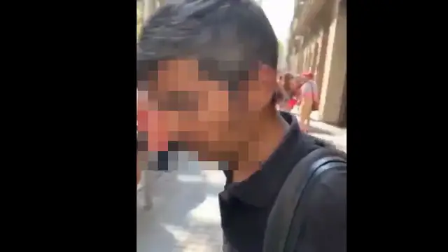 Un hombre reparte collejas en Barcelona