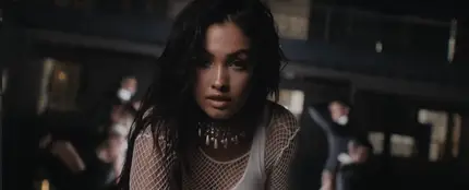 Mabel en el videoclip 'God Is A Dancer' de Tiësto Mabel en el videoclip 'God Is A Dancer' de Tiësto