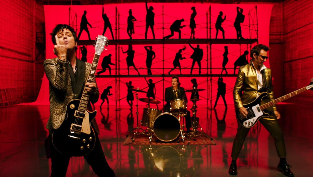 Green Day en el vídeo de 'Father Of All...'