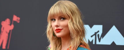 Taylor Swift posando en photocall.