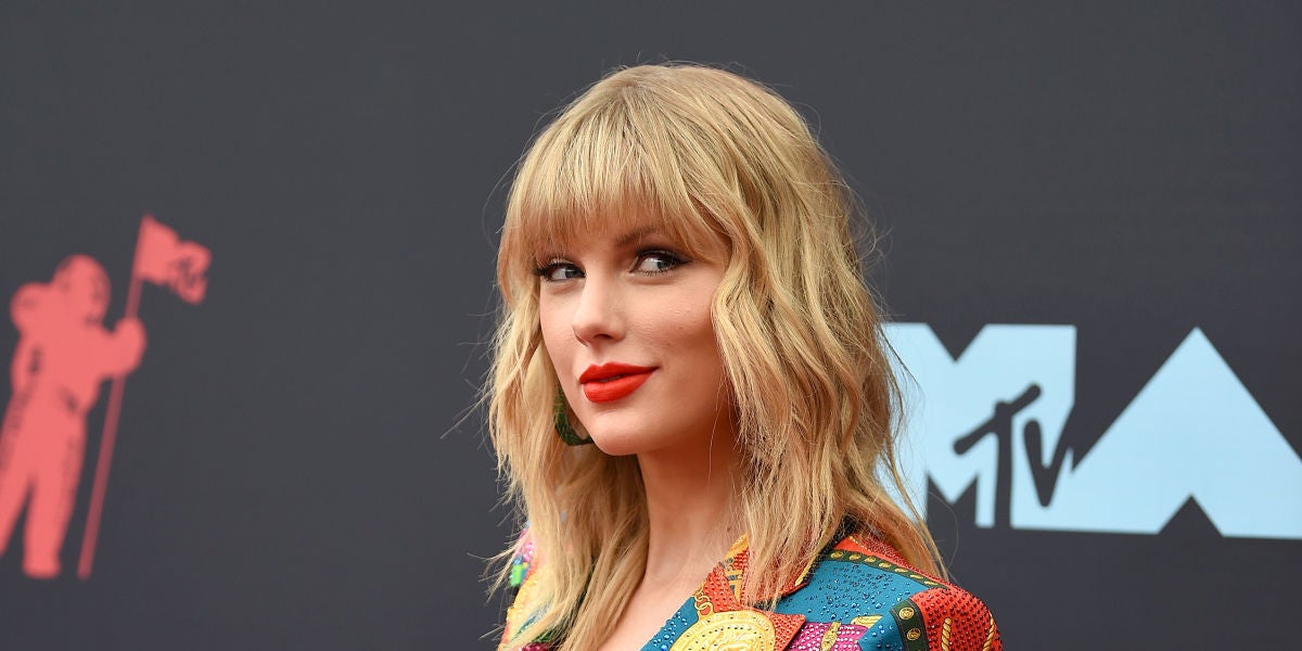 Taylor Swift posando en photocall.