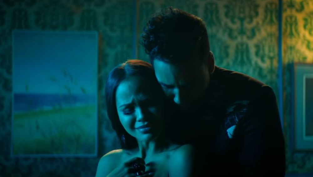Natti Natasha y Romeo Santos en el videoclip de 'La Mejor Versión De Mi'