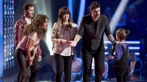 El divertido momento de la pequeña Alicia Paramés en ‘La Voz Kids’: “¿Os habéis dado la vuelta o no?” El divertido momento de la pequeña Alicia Paramés en ‘La Voz Kids’: “¿Os habéis dado la vuelta o no?”