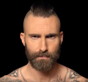 Adam Levine en el vídeo de 'Memories' Adam Levine en el vídeo de 'Memories'