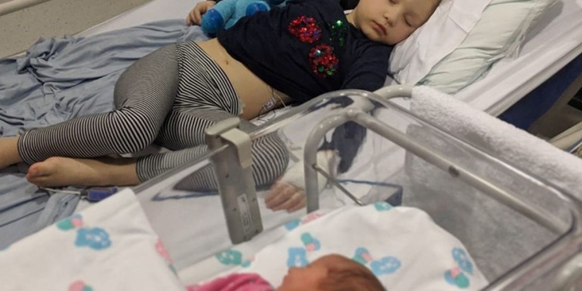 La última foto de las hermanas antes de la muerte de la mayor