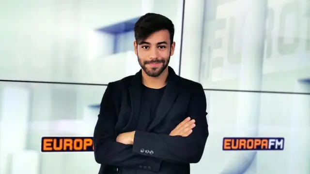 Agoney en los estudios de Europa FM