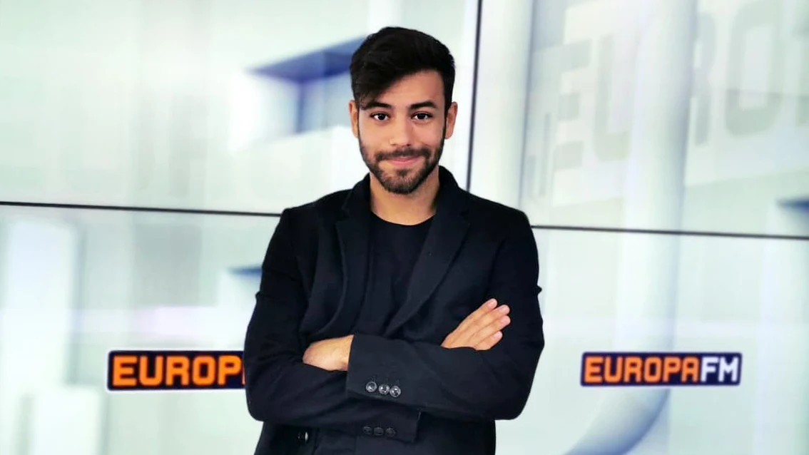 Agoney en los estudios de Europa FM