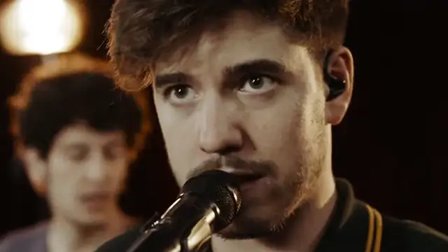 Roi Méndez en el videoclip de 'Invierno'