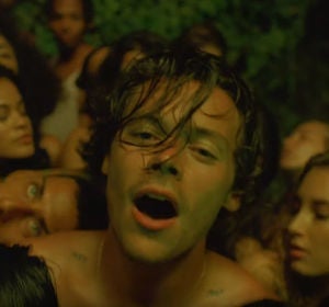Harry Styles en el vídeo de 'Lights Up' Harry Styles en el vídeo de 'Lights Up'