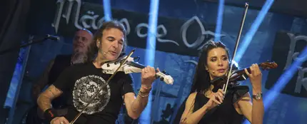 Pilar Rubio y Mägo de Oz interpretan 'Fiesta pagana' en directo en 'El Hormiguero 3.0' Pilar Rubio y Mägo de Oz interpretan 'Fiesta pagana' en directo en 'El Hormiguero 3.0'