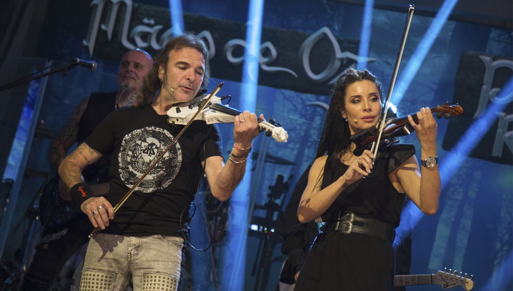 Pilar Rubio y Mägo de Oz interpretan 'Fiesta pagana' en directo en 'El Hormiguero 3.0'