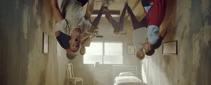 Coldplay en el videoclip de 'Orphans' Coldplay en el videoclip de 'Orphans'