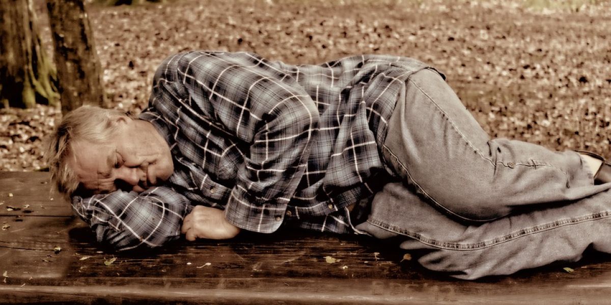 Hombre dormido (archivo)