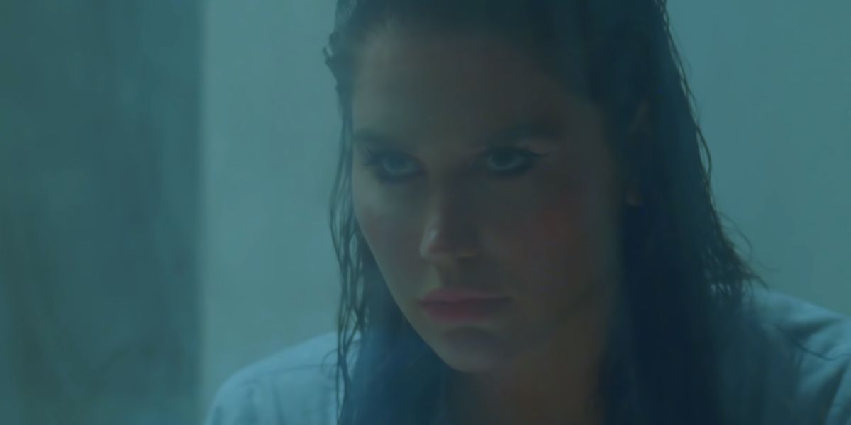 Kesha en el videoclip de 'Raising Hell'