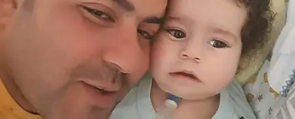 Imagen del niño fallecido después de que el padre se gastara el dinero de su tratamiento Imagen del niño fallecido después de que el padre se gastara el dinero de su tratamiento