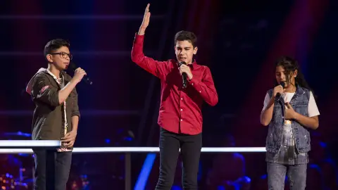 Hugo Sánchez, Juan Miguel Cortés y Salvador Bermúdez cantan ‘Amiga mía’ en las Batallas de ‘La Voz Kids’ Hugo Sánchez, Juan Miguel Cortés y Salvador Bermúdez cantan ‘Amiga mía’ en las Batallas de ‘La Voz Kids’