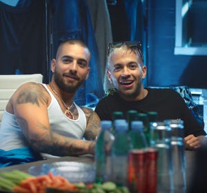 Maluma y Feid en el videoclip de 'Fresh Kerias' Maluma y Feid en el videoclip de 'Fresh Kerias'