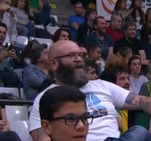 'Helsinki' canta el 'Bella Ciao' en el pabellón del Joventut 'Helsinki' canta el 'Bella Ciao' en el pabellón del Joventut