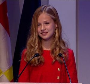 La princesa Leonor pronuncia su primer discurso en catalán: "Cataluña siempre ocupará un lugar especial en mi corazón" La princesa Leonor pronuncia su primer discurso en catalán: "Cataluña siempre ocupará un lugar especial en mi corazón"