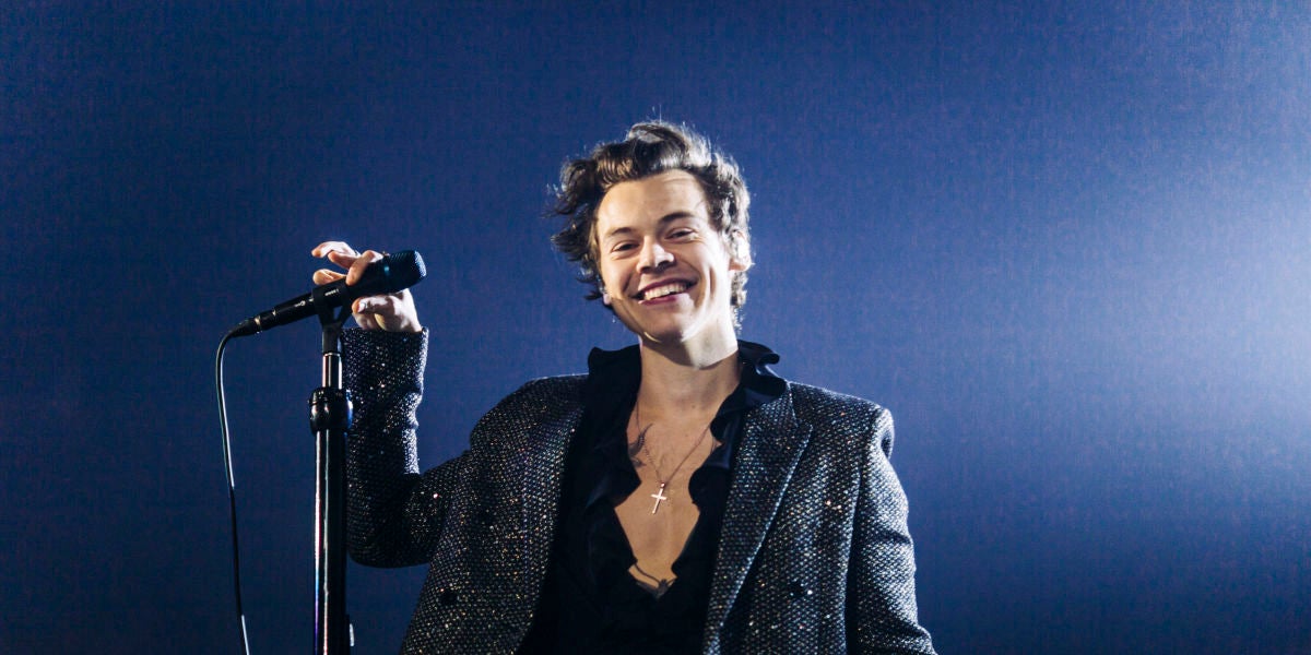 Harry Styles durante una actuación