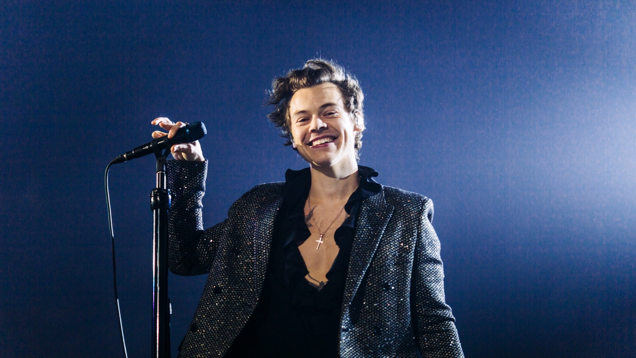 Harry Styles explains why he posted a selfie in a One Direction shirt
