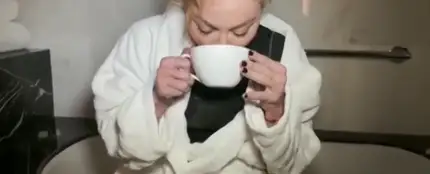 Madonna se bebe su pis Madonna se bebe su pis