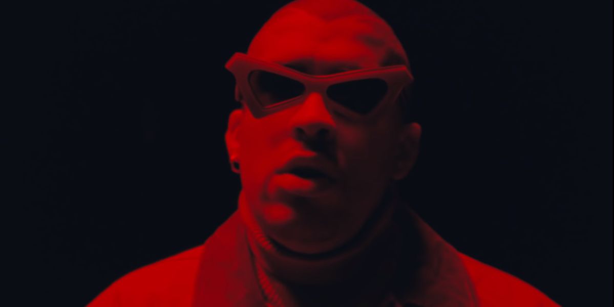 Bad Bunny en el videoclip de 'Vete'
