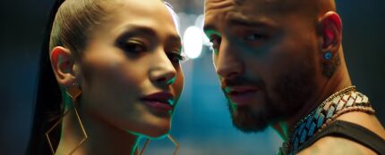 Farina y Maluma en el videoclip de 'As&iacute; As&iacute;'