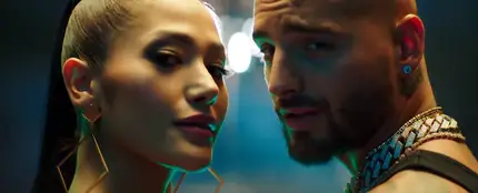 Farina y Maluma en el videoclip de 'Así Así' Farina y Maluma en el videoclip de 'Así Así'