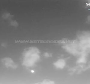 Una roca de asteroide entra en la atmósfera y cruza el cielo sevillano como una bola de fuego Una roca de asteroide entra en la atmósfera y cruza el cielo sevillano como una bola de fuego