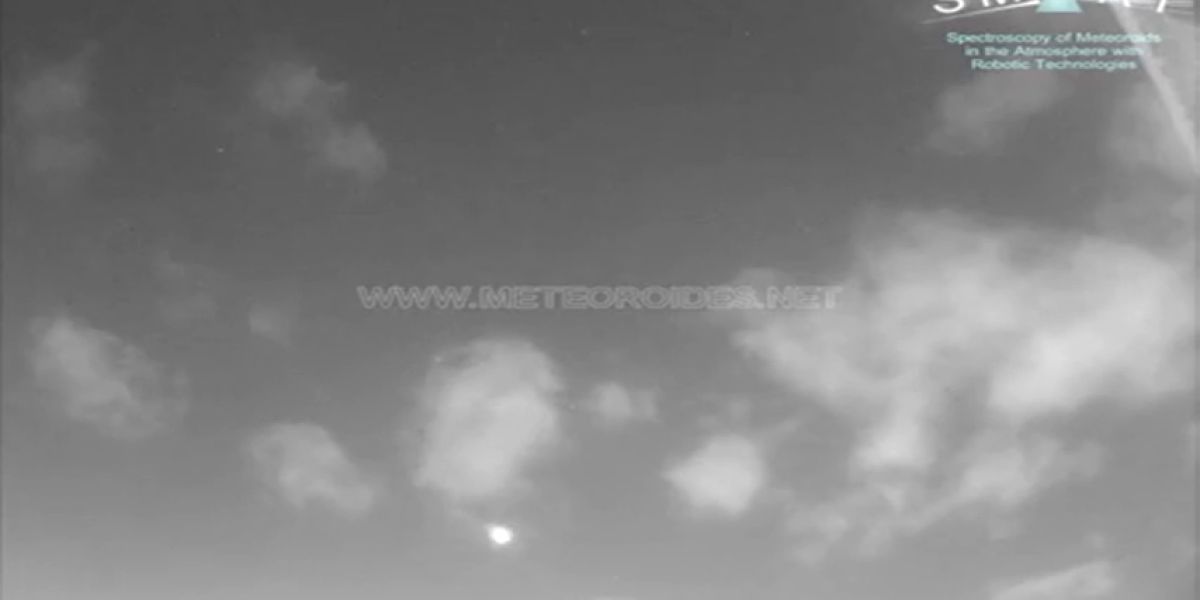 Una roca de asteroide entra en la atmósfera y cruza el cielo sevillano como una bola de fuego