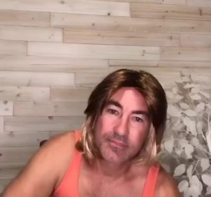 REEMPLAZO Un padre toma el control total de las redes sociales de su hija como castigo y se vuelve 'influencer' REEMPLAZO Un padre toma el control total de las redes sociales de su hija como castigo y se vuelve 'influencer'