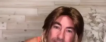 REEMPLAZO Un padre toma el control total de las redes sociales de su hija como castigo y se vuelve 'influencer' REEMPLAZO Un padre toma el control total de las redes sociales de su hija como castigo y se vuelve 'influencer'
