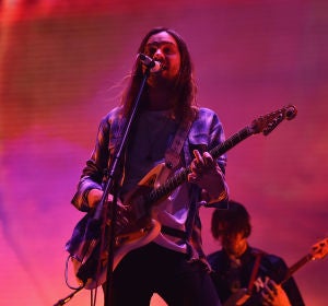 Kevin Parker de Tame Impala durante un concierto Kevin Parker de Tame Impala durante un concierto