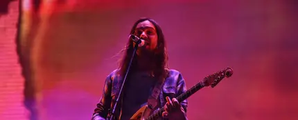 Kevin Parker de Tame Impala durante un concierto Kevin Parker de Tame Impala durante un concierto