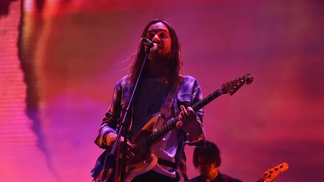Kevin Parker de Tame Impala durante un concierto