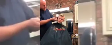 Le gasta una broma pesada a su hijo Le gasta una broma pesada a su hijo