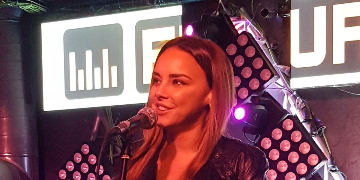 Chenoa en el acústico de Santander con Europa FM