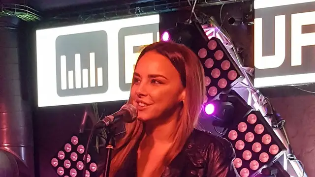 Chenoa en el acústico de Santander con Europa FM