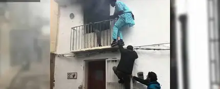 Un senegalés rescata a un hombre de una casa en llamas en Denia Un senegalés rescata a un hombre de una casa en llamas en Denia